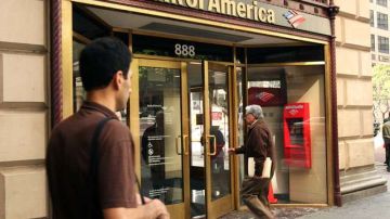 Bank of America enfrenta demanda y polémica por discriminación.
