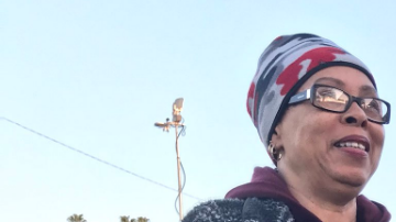 Cheryl Corbin recuperó cuanto pudo de su salón de belleza.