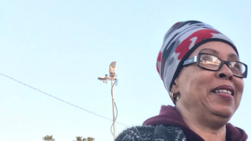 Cheryl Corbin recuperó cuanto pudo de su salón de belleza.