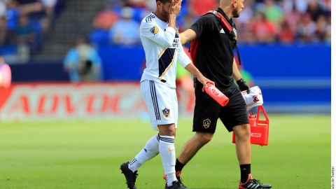 Jonathan Dos Santos sufrió una dura lesión frente a Dallas