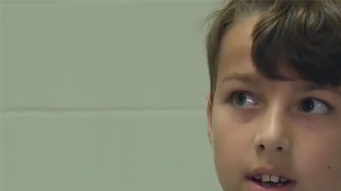 Brecken Hayes  donó sus ahorros a un comedor social.
