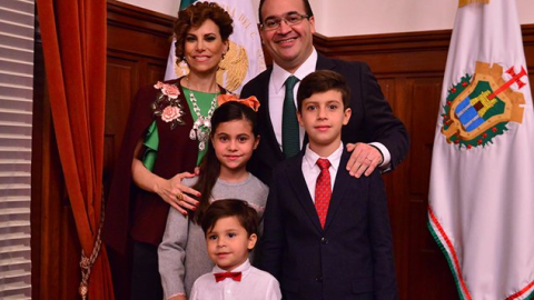 Karime Macías y familia.