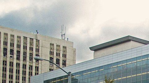 El hombre murió en el LAC + USC Medical Center.