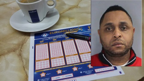 Earl Smith estafó a una anciana.