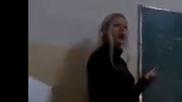 Maestra defiende a Hitler