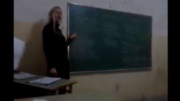 Maestra defiende a Hitler