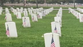 Memorial Day en el Cementerio Nacional de Los Ángeles.