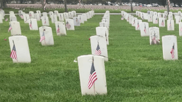 Memorial Day en el Cementerio Nacional de Los Ángeles.