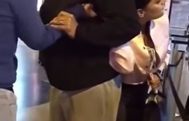 Mujer sorprende a su marido siéndole infiel.