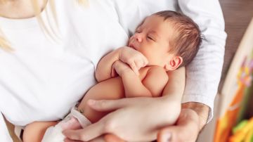 Tener un nuevo bebé presenta desafíos únicos que son inevitables, por eso resulta vital que los padres primerizos se organicen y trabajen en equipo desde el primer momento que llegan a casa con su primogénito en brazos.