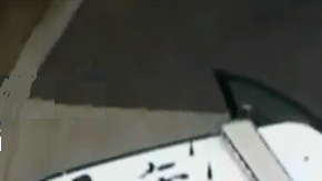 Dos vehículos de CHP inmovilizaron el Audi robado, pero él siguió eludiendo a la policía.