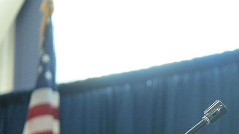 Dana Rohrabacher se presenta a la reelección este año.