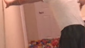 Este hombre adquirió más de 5,400 pelotas.