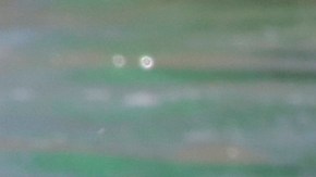 Un niño se divierte jugando en el mar, en el condado de Los Ángeles. (Aurelia Ventura/La Opinion)