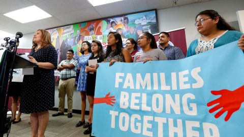 Angélica Salas, directora ejecutiva de CHIRLA, habló del espíritu de lucha de los Dreamers. / foto: Aurelia Ventura.