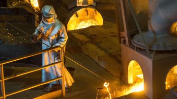 Trump cree que la industria del acero en EEUU es afectada por las políticas comerciales de otras naciones.