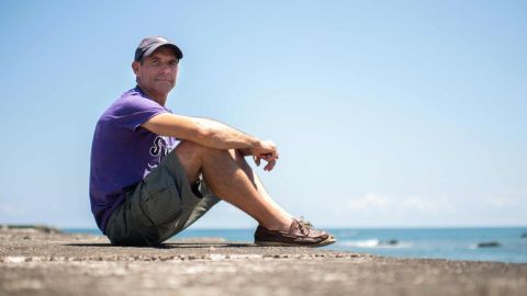 El objetivo del nadador es llamar la atención sobre la contaminación de los mares.