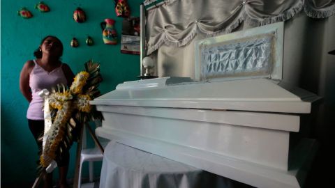 Karina Navarrete asegura que fue la policía quien mató a su bebé.