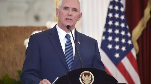 El vicepresidente Pence asegura que ICE no corre peligro de desaparecer.