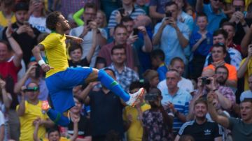 Brasil vio regresar a Neymar ante Croacia en Anfield. (Foto: EFE/EPA/PETER POWELL)