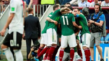 México sorprende al mundo en el primer tiempo frente a Alemania. (Foto: EFE/José Méndez)