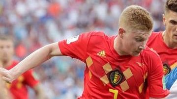 Fidel Escobar contiene a los belgas. EFE