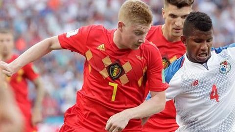 Fidel Escobar contiene a los belgas. EFE