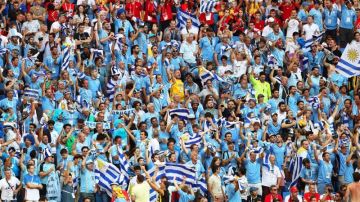 Aficionados de Uruguay en la Arena Rostov-On-Don. (Foto: EFE/EPA/KHALED ELFIQI)