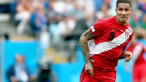 El peruano Paolo Guerrero podría renovar por 'mucho tiempo' con el Flamengo de Brasil. (Foto: EFE/EPA/MOHAMED MESSARA)
