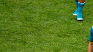 Mesut Oezil no toleró los señalamientos de los aficionados germanos. (Foto: EFE/EPA/DIEGO AZUBEL)