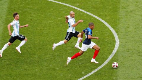 Argentina detrás de Mbappé. EFE