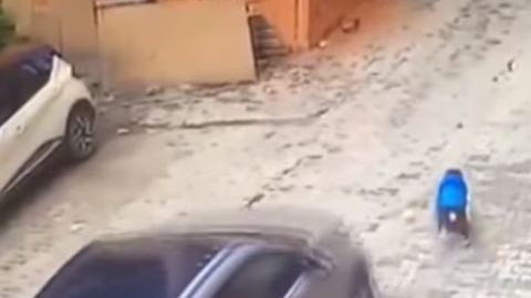 Madre atropella a su hijo