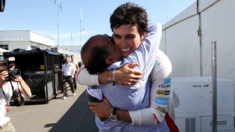 El padre de Checo Pérez es también candidato al Senado por la coalición de AMLO.