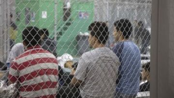 Al menos 2.300 menores de edad han sido separados de sus padres en la frontera desde el mes de mayo, según cifras oficiales.
