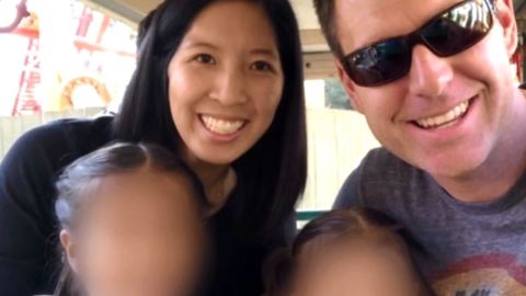 La víctima, Tristan Beaudette, acompañado de su esposa e hijas.