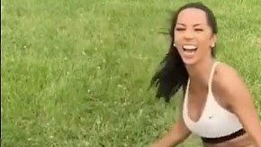 Brittany Renner mezcla twerking con futbol.