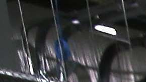 Un niña de Centroamérica descansa en un centro de detención de la Patrulla Fronteriza en McAllen, Texas.