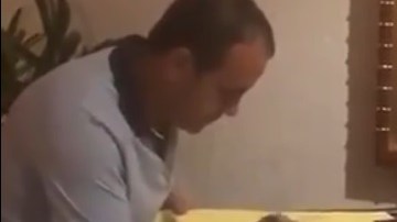 Cuauhtémoc Blanco le regaló una playera del América autografiada a López Obrador
