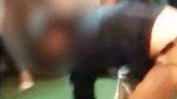 La pistola se disparó sola al término de la pirueta.