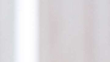 Antes de pedir un préstamo hay que valorar el salario de los trabajos a los que se pueda optar con cada título./Shutterstock