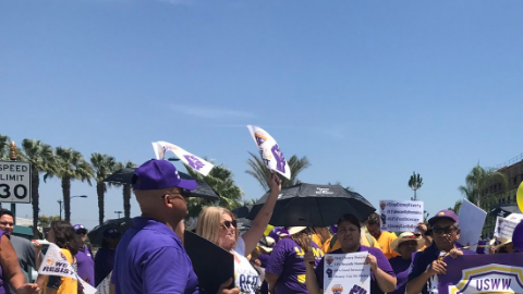 "Disney, haz lo correcto", piden los trabajadores.