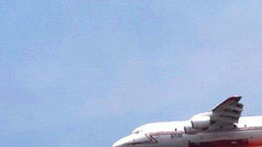 Más de 200 bomberos y varios aviones luchan contra el fuego.