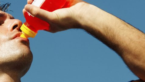 Gatorade es una bebida isotónica usada para recuperar carbohidratos.