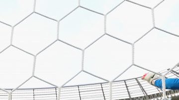 El mexicano Guillermo le hace una atajada imposible a Neymar en Brasil 2014.  (Foto: Robert Cianflone/Getty Images)