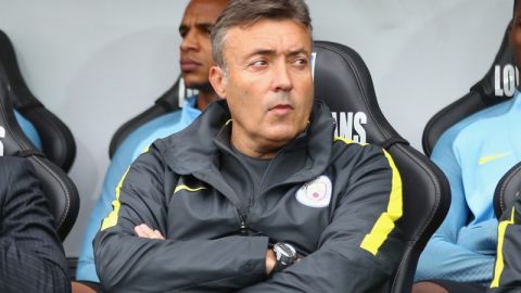 El nuevo técnico del NYCFC Domenec Torrent en la banca del Manchester City.  (Foto: Michael Steele/Getty Images)