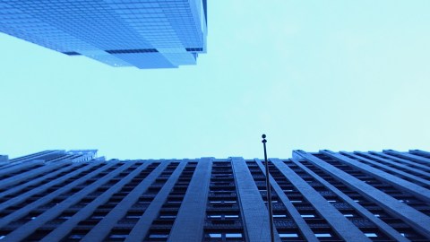 La mujer saltó del piso 17 del Hotel Edison.