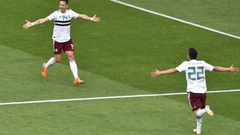 Chicharito celebra el 2-0 de México.  PASCAL GUYOT/AFP/Getty Images