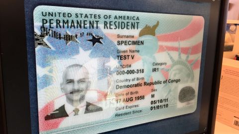 Los portadores de "green card" tienen derechos y obligaciones.