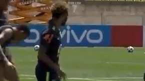 Neymar y los jugadores de Brasil llenaron de huevos y harina a Coutinho