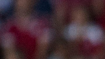 Javier "Chicharito" Hernández se lamenta, tras fallar una oportunidad clara de gol